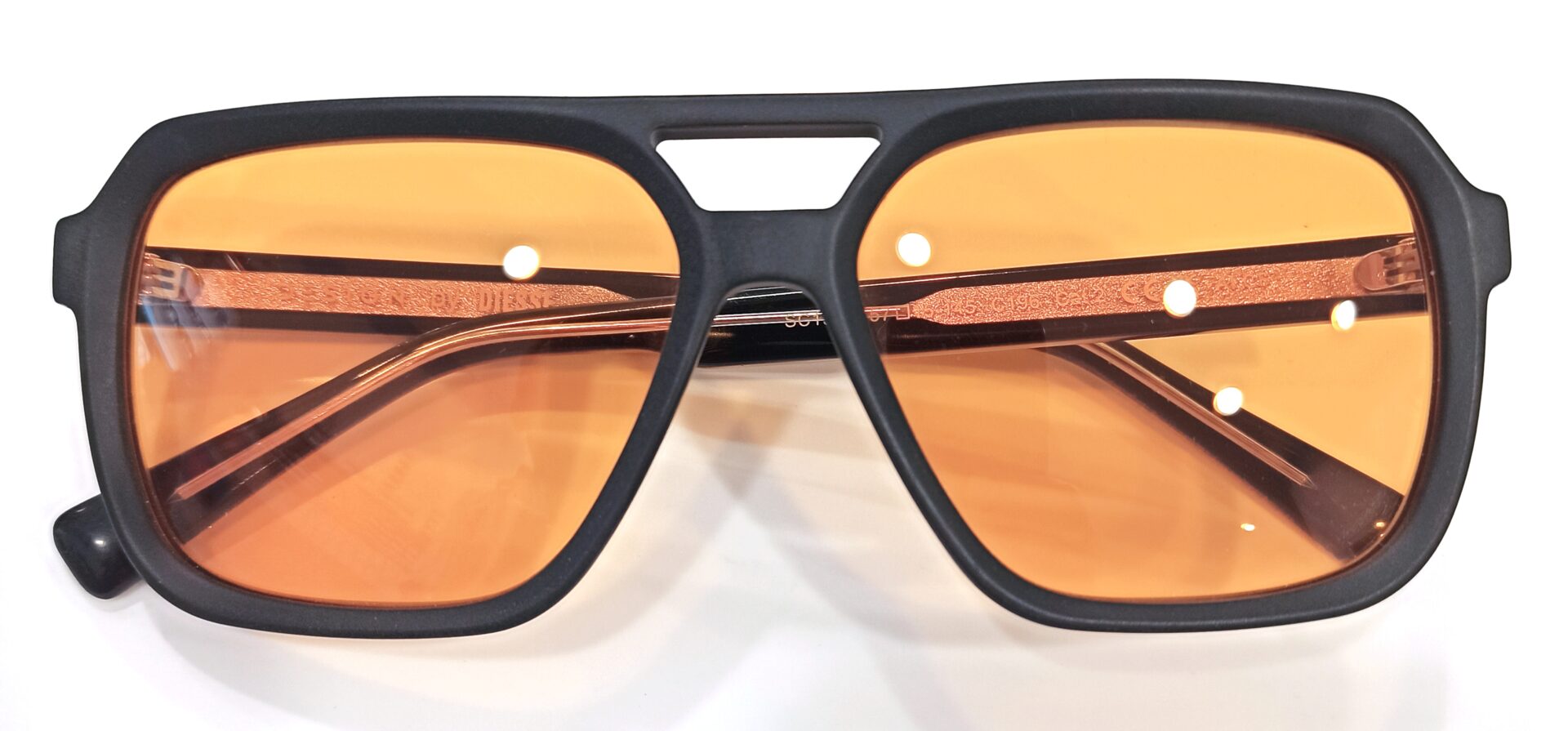 ULTIME TENDENZE UOMO NERO CON LENTI GIALLE